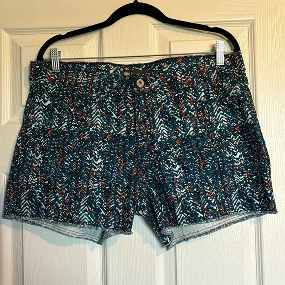 Levi’s women’s blue 4” inseam jean shorts size 14 - Picture 1 of 11